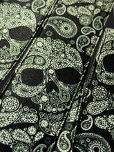 Laden Sie das Bild in den Galerie-Viewer, TOTENKOPF Hosenträger elegant (KUNSTSEIDE - GRÜN)