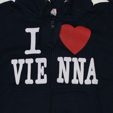 Laden Sie das Bild in den Galerie-Viewer, Kinder Sweatshirt mit Kapuze "I love Vienna" Schwarz