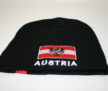 Laden Sie das Bild in den Galerie-Viewer, Haube AUSTRIA schwarz mit Wappen